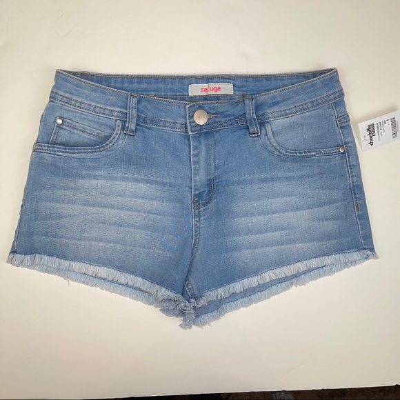 NEW Refuge Fray Hem Light Wash Jean Shorts 4 - Picture 12 of 14